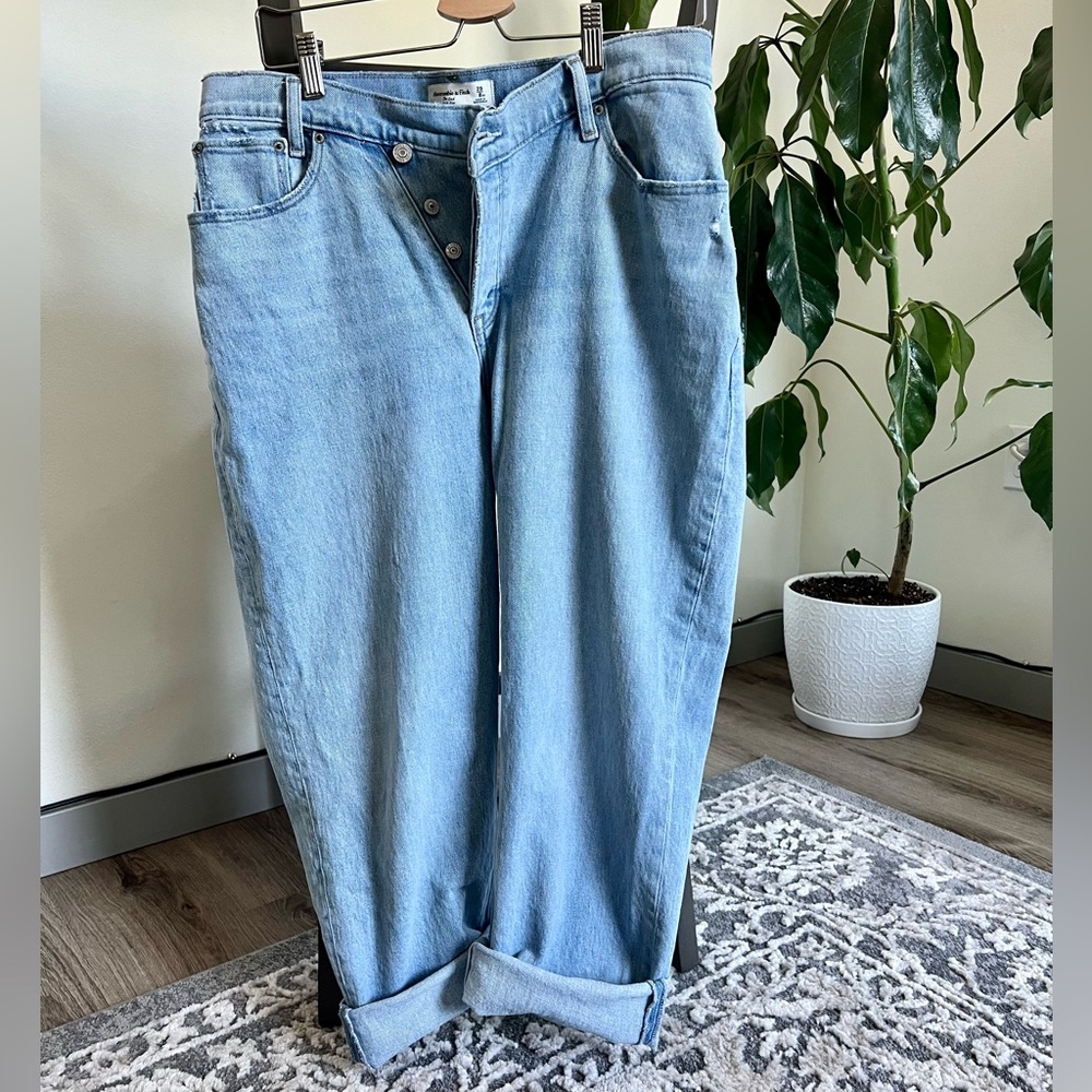 ‘The dad high rise’ blue jeans